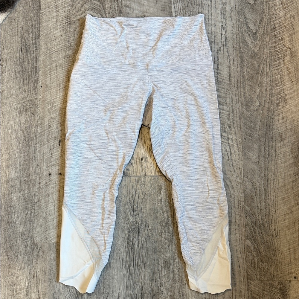 Wunder Under Scalloped Hem High-Rise Crop 23"
Full-On Luon
